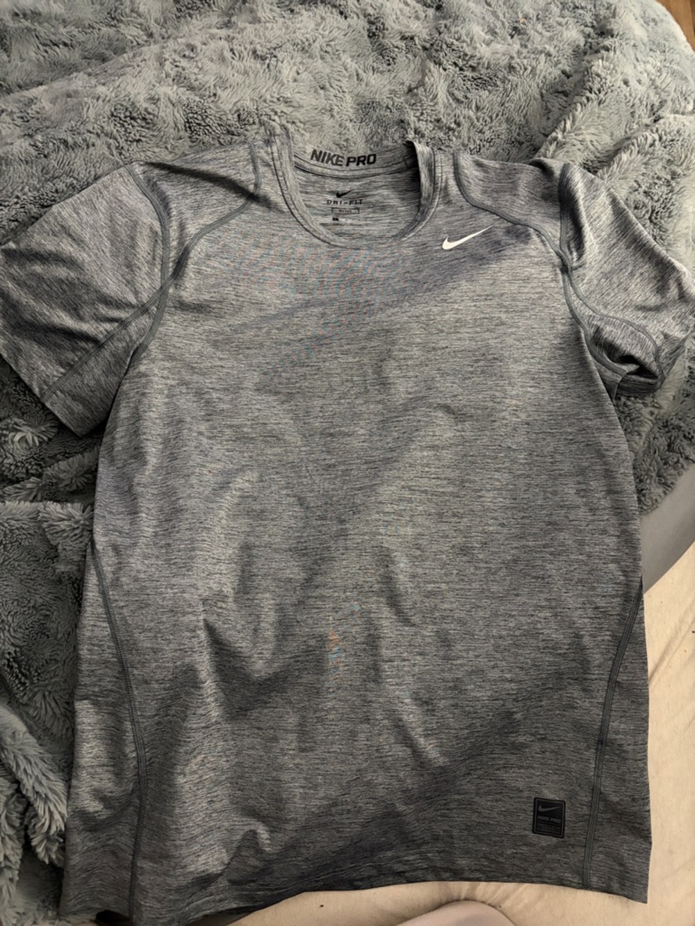 Nike Men’s Gray Heather Performance Training Tee